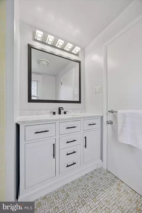 Bath - 217 Windsor Ave, Darby, PA 19082 photo 2 of 3