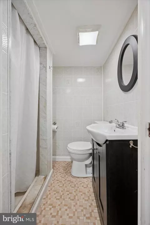 Bath - 217 Windsor Ave, Darby, PA 19082 photo 3 of 3