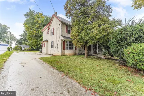 46 E Knowles Ave, Glenolden, PA 19036