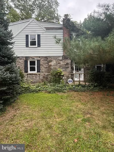 805 E Penn Pines Blvd, Aldan, PA 19018