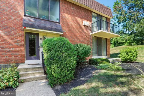 100 E Glenolden Ave #B-6, Glenolden, PA 19036