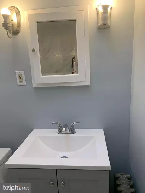 Bath - 212 Huntley Rd, Darby, PA 19082 photo 4 of 5
