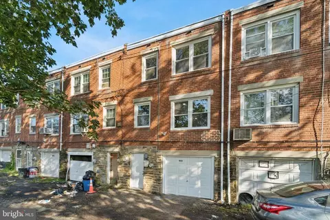 6858 Clover Ln, Darby, PA 19082