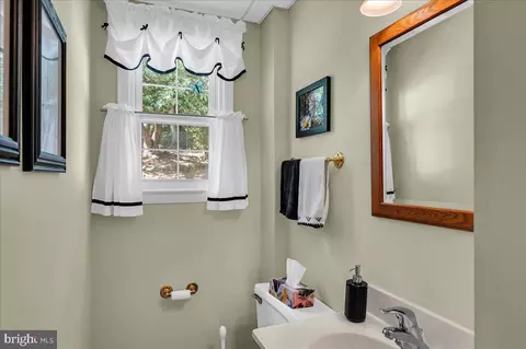 Bath - 2575 W Colonial Dr, Boothwyn, PA 19061 photo 2 of 5