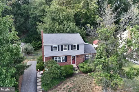Exterior - 2575 W Colonial Dr, Boothwyn, PA 19061 photo 8 of 9