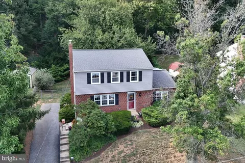 Exterior - 2575 W Colonial Dr, Boothwyn, PA 19061 photo 2 of 9