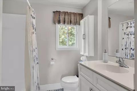 Bath - 2575 W Colonial Dr, Boothwyn, PA 19061 photo 3 of 5