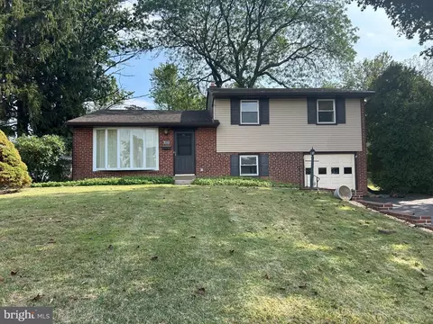 315 Candlewood Rd, Broomall, PA 19008