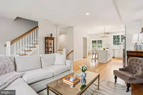 306 Rock Run Cir, Broomall, PA 19008
