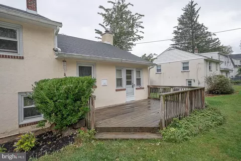 Exterior - 341 Rockland Rd, Wayne, PA 19087 photo 4 of 8