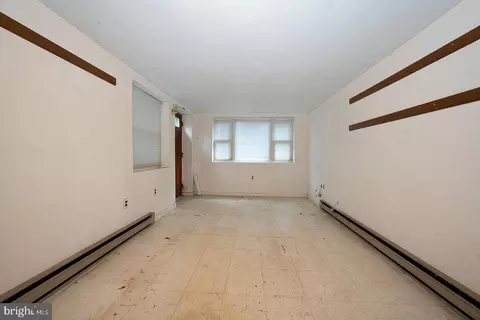 Living - 341 Rockland Rd, Wayne, PA 19087 photo 6 of 6