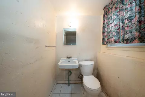 Bath - 341 Rockland Rd, Wayne, PA 19087 photo 3 of 3