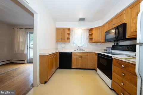 Entry Way - 341 Rockland Rd, Wayne, PA 19087 photo 5 of 13