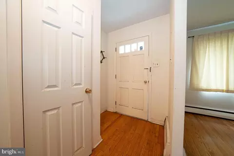 Entry Way - 341 Rockland Rd, Wayne, PA 19087 photo 2 of 13