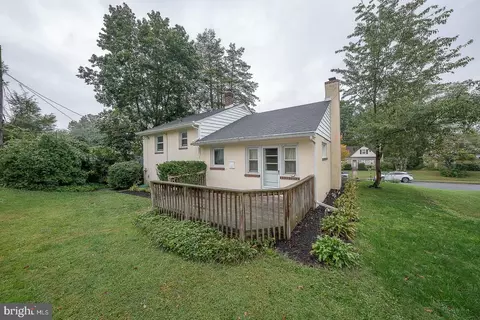 Exterior - 341 Rockland Rd, Wayne, PA 19087 photo 5 of 8