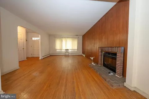 Living - 341 Rockland Rd, Wayne, PA 19087 photo 4 of 6