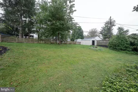 Exterior - 341 Rockland Rd, Wayne, PA 19087 photo 7 of 8
