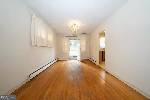 Living - 341 Rockland Rd, Wayne, PA 19087 photo 5 of 6