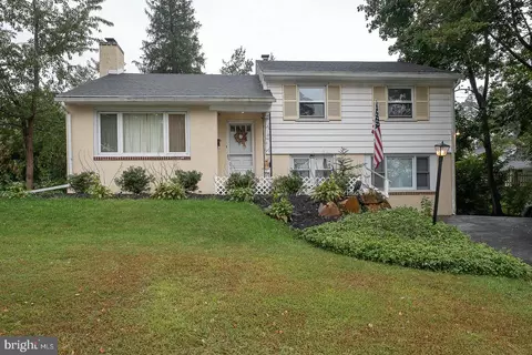 Exterior - 341 Rockland Rd, Wayne, PA 19087 photo 3 of 8
