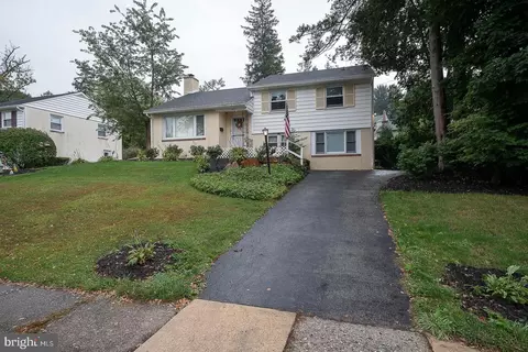 Exterior - 341 Rockland Rd, Wayne, PA 19087 photo 2 of 8