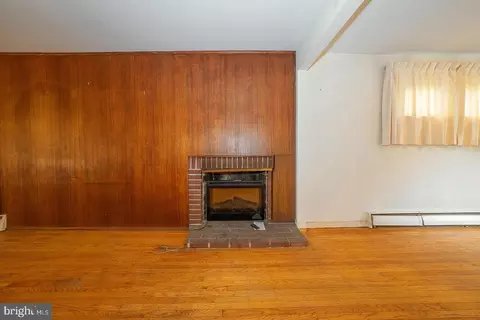 Living - 341 Rockland Rd, Wayne, PA 19087 photo 3 of 6
