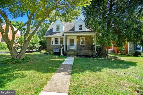 979 Edgewood Dr, Springfield, PA 19064