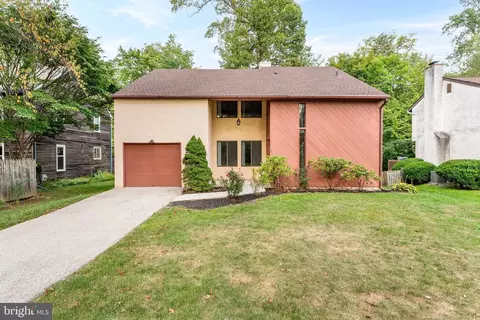 130 Drakes Drum Dr, Bryn Mawr, PA 19010