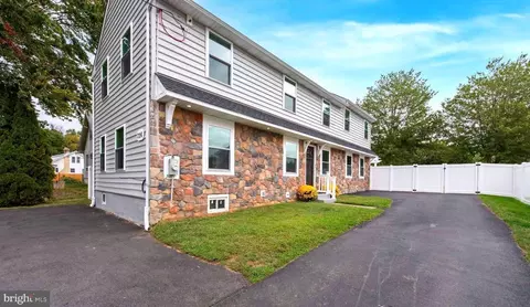 726 W Brookhaven Rd, Wallingford, PA 19086