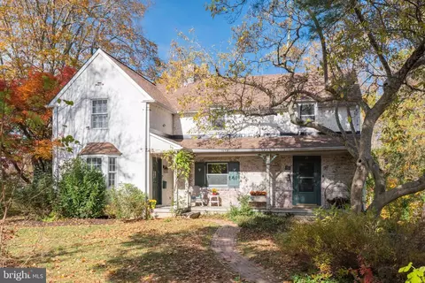 25 Green Valley Rd, Wallingford, PA 19086