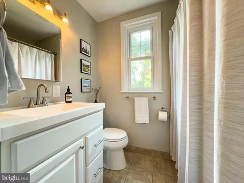 Bath - 500 E Lancaster Ave #128-D, Wayne, PA 19087 photo 1 of 1