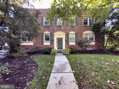 500 E Lancaster Ave #128-D, Wayne, PA 19087