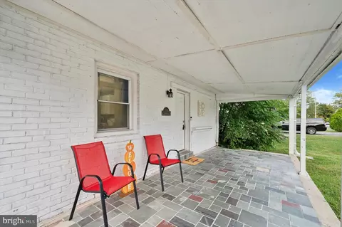 Exterior - 2379 Mole Rd, Secane, PA 19018 photo 4 of 6