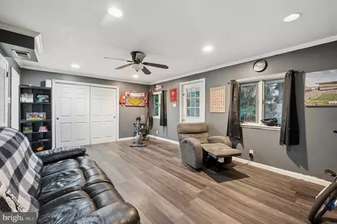 Entry Way - 2379 Mole Rd, Secane, PA 19018 photo 9 of 9