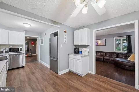 Entry Way - 2379 Mole Rd, Secane, PA 19018 photo 3 of 9