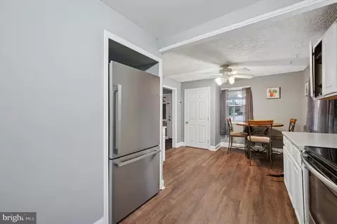 Entry Way - 2379 Mole Rd, Secane, PA 19018 photo 6 of 9