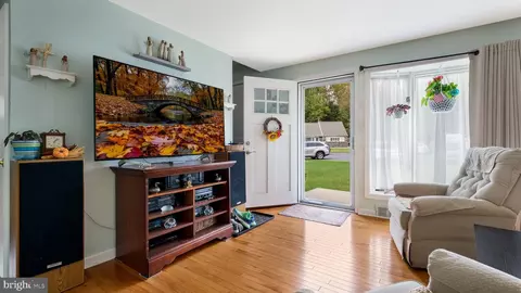 Entry Way - 1012 Brook Ave, Secane, PA 19018 photo 1 of 3
