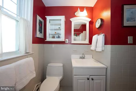 Bath - 500 E Lancaster Ave #135-C, Wayne, PA 19087 photo 2 of 2