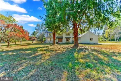 101 Harvey Ln, Chadds Ford, PA 19317