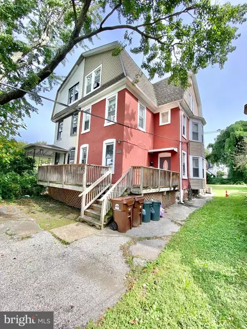 23 N Wycombe Ave, Lansdowne, PA 19050