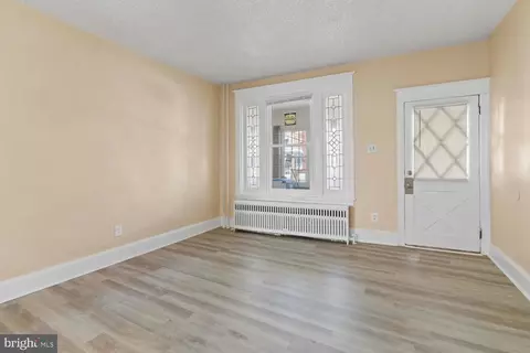 Living - 1127 E 11th St, Eddystone, PA 19022 photo 3 of 4