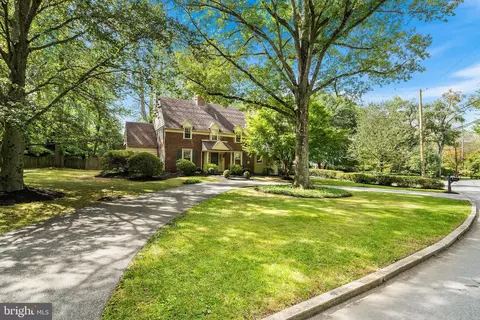 Exterior - 2 Forest Rd, Wayne, PA 19087 photo 2 of 4