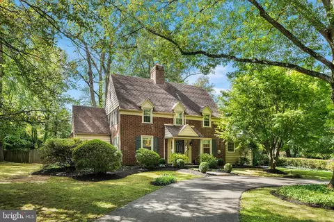 2 Forest Rd, Wayne, PA 19087