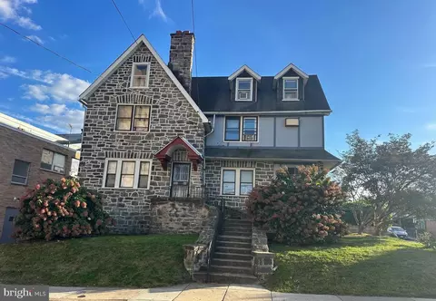 27 Glendale Rd, Darby, PA 19082 photo 2