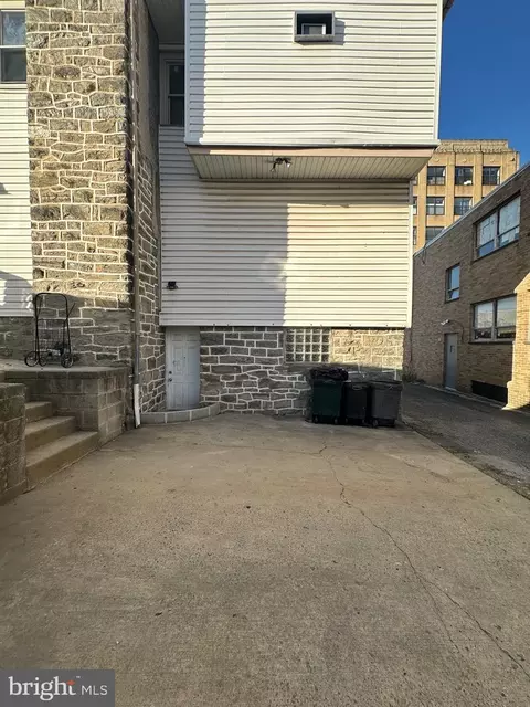 27 Glendale Rd, Darby, PA 19082 photo 3
