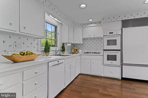 Kitchen - 590 Cricket Ln, Wayne, PA 19087 photo 3 of 5