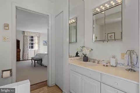 Bath - 590 Cricket Ln, Wayne, PA 19087 photo 3 of 4