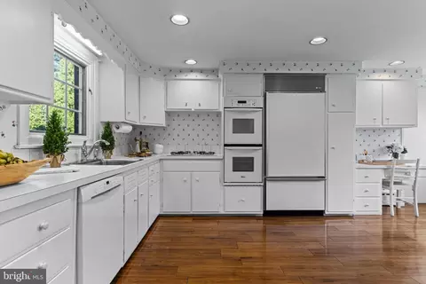 Kitchen - 590 Cricket Ln, Wayne, PA 19087 photo 5 of 5