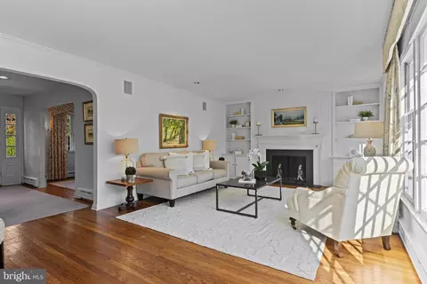 Living - 590 Cricket Ln, Wayne, PA 19087 photo 4 of 5