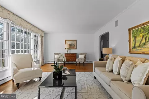 Living - 590 Cricket Ln, Wayne, PA 19087 photo 3 of 5