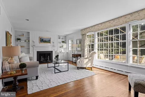 Living - 590 Cricket Ln, Wayne, PA 19087 photo 2 of 5